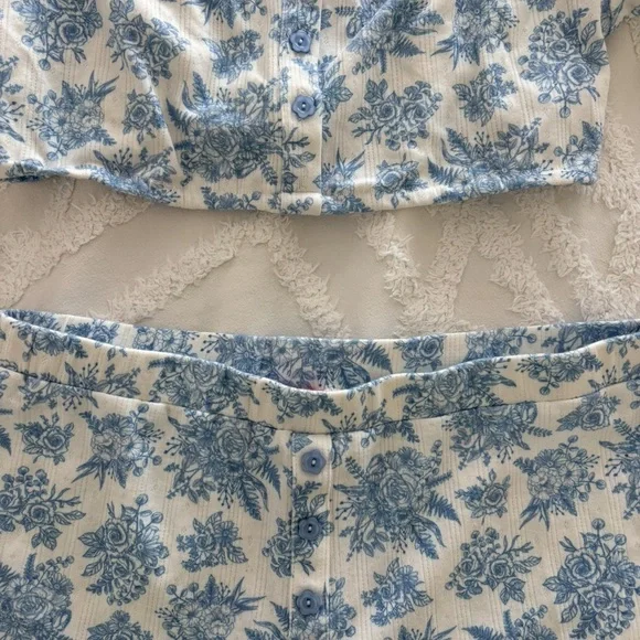 Sugar Thrillz Blue and White Floral Lounge Set - Picture 4 of 6